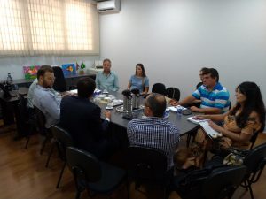 autoridades reunidas em reunião sobre plano de tratamento de lixo em são roque, ibiúna e mairinque