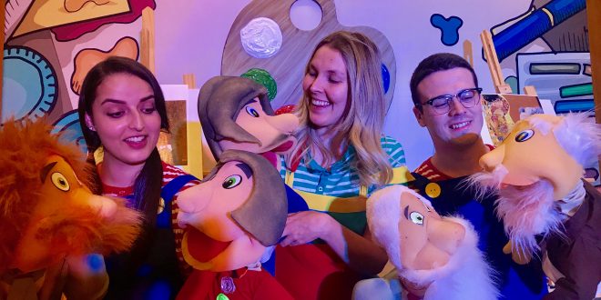 cena da peça Gaya e o Maior Encontro do Mundo