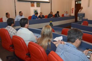 autoridades reunidas na audiência pública com a sabesp