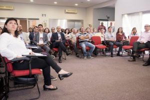 empresários acompanham palestra no auditório do ciesp