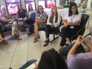 gestores reunidos em roda para capacitação
