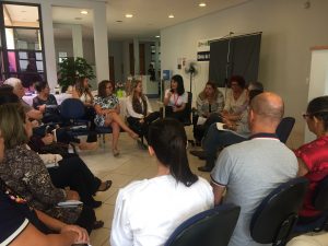gestores reunidos em roda para capacitação