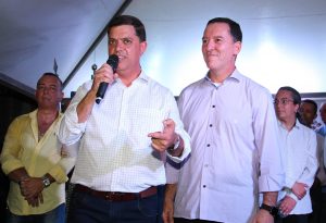 prefeito discursa na inauguração da nova secretaria da saúde de carapicuíba