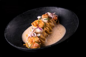 Spaguetti artesanal com Bisque Thai do Comadres Momentos & Sabores