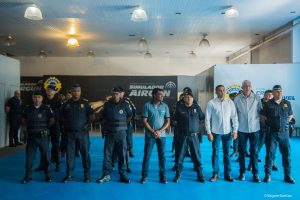 secretário almir, secretário adjunto marco antonio, vereador professor osmar e guardas posam para foto