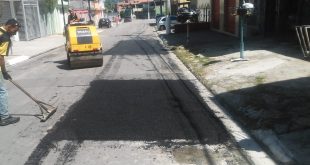 homens e máquinas trabalhando em Tapa-buraco no Parque Alexandra