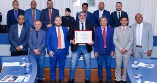 Câmara de Cotia homenageia Alexandre Frota com Título de Cidadão Cotiano